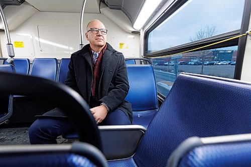 MIKE DEAL / WINNIPEG FREE PRESS
Mayor Scott Gillingham get on a #11 transit bus for the morning commute to City Hall Friday.
See Joyanne Pursaga story
231201 - Friday, December 01, 2023.