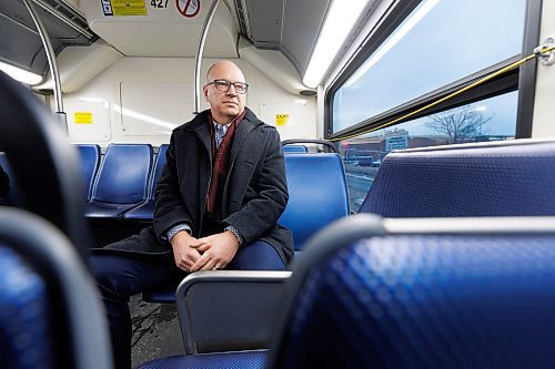 MIKE DEAL / WINNIPEG FREE PRESS
Mayor Scott Gillingham get on a #11 transit bus for the morning commute to City Hall Friday.
See Joyanne Pursaga story
231201 - Friday, December 01, 2023.