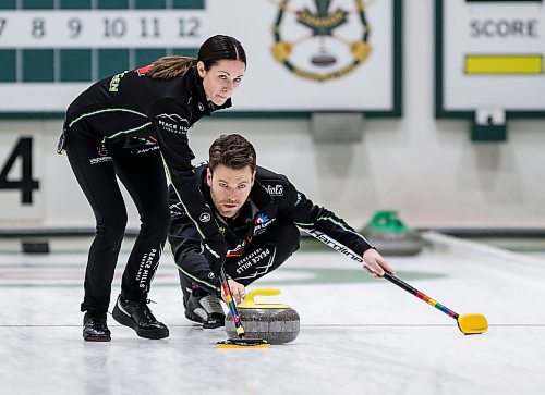 JOHN WOODS / WINNIPEG FREE PRESS
 Laura Walker and Kirk Muyres curl against Kadriana Lott and Brayden Stewart in the Mixed Doubles Super Series final at Fort Rouge CC in Winnipeg Sunday, December 3, 2023. 

Reporter: josh