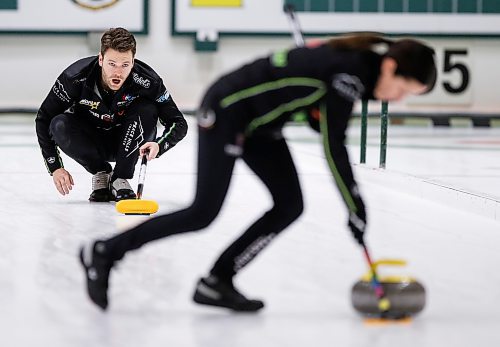 JOHN WOODS / WINNIPEG FREE PRESS
 Laura Walker and Kirk Muyres curl against Kadriana Lott and Brayden Stewart in the Mixed Doubles Super Series final at Fort Rouge CC in Winnipeg Sunday, December 3, 2023. 

Reporter: josh