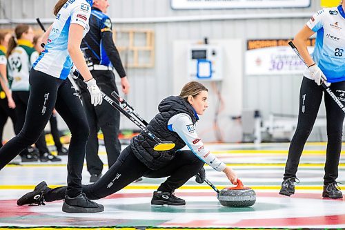 MIKAELA MACKENZIE / WINNIPEG FREE PRESS

Skip Xenia Schwaller at the DEKALB Superspiel in Morris on Monday, Dec. 4, 2023. For Taylor Allen story.
Winnipeg Free Press 2023