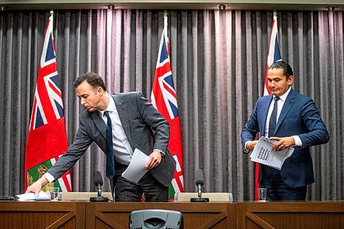 MIKAELA MACKENZIE / WINNIPEG FREE PRESS

Finance minister Adrien Sala (left) and premier Wab Kinew gather their papers after speaking to the media about the finances left to them by the previous conservative government at the Manitoba Legislative Building on Tuesday, Dec. 5, 2023. For Danielle story.
Winnipeg Free Press 2023