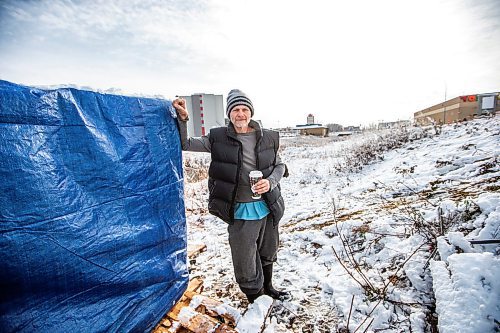 MIKAELA MACKENZIE / WINNIPEG FREE PRESS

Bill Pchajek with the shack he built beside Omand&#x573; Creek on Thursday, Nov. 16, 2023. For Tyler story.
Winnipeg Free Press 2023.