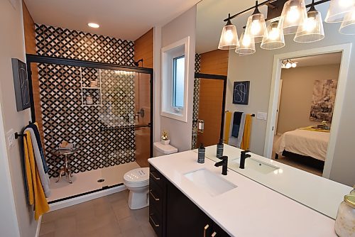 Todd Lewys / Winnipeg Free Press
The ensuite’s unquestioned focal point is a gorgeous walk-in shower with smashing black, taupe and beige mosaic-tile backsplash and black door trim.