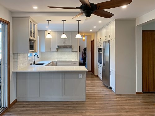 Marc LaBossiere / Winnipeg Free Press
The walls painted a faint grey, with the cabinets slightly darker, complement the mid-grey wood-grain of the vinyl-plank flooring.