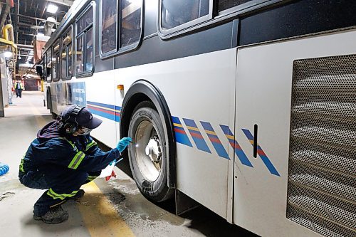 MIKE DEAL / WINNIPEG FREE PRESS
Rhenan examines a wheel well while he does the vehicles daily service maintenance.
The Winnipeg Transit Service and Maintenance buildings at 421 Osborne Street.
See AV Kitching story
231205 - Tuesday, December 05, 2023.