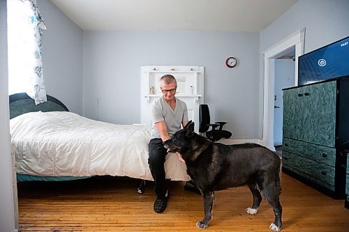 MIKAELA MACKENZIE / WINNIPEG FREE PRESS

Bill Pchakek in his new apartment in the Earl Grey in Winnipeg on Wednesday, Dec. 6, 2023. For Tyler story.
Winnipeg Free Press 2023