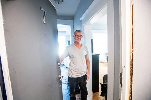 MIKAELA MACKENZIE / WINNIPEG FREE PRESS

Bill Pchakek in his new apartment in the Earl Grey in Winnipeg on Wednesday, Dec. 6, 2023. For Tyler story.
Winnipeg Free Press 2023