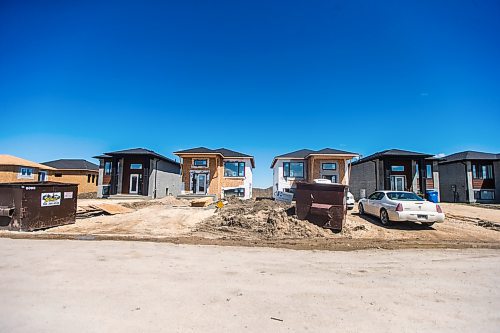 MIKAELA MACKENZIE / WINNIPEG FREE PRESS



New housing development construction in Niverville on Monday, June 6, 2022.  For Gabby story.

Winnipeg Free Press 2022.