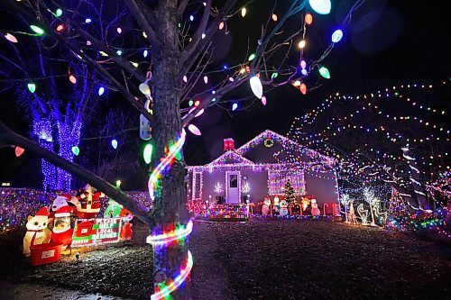 07122023
The Stewart home on 22nd Street is all lit up with 20,000 twinkling Christmas lights.
(Tim Smith/The Brandon Sun)