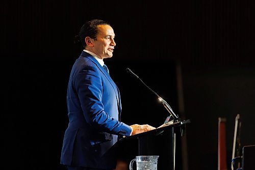 MIKE DEAL / WINNIPEG FREE PRESS
Manitoba Premier Wab Kinew speaks during the The Winnipeg Chamber of Commerce State of the Province Address at the RBC Convention Centre Thursday over the noon hour.
231207 - Thursday, December 07, 2023.