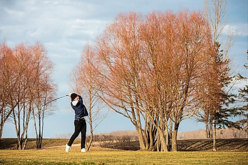 MIKAELA MACKENZIE / WINNIPEG FREE PRESS
	
Connor Kehler tees off at the Southside Golf Course, which is open in December for the first time ever due to the unusually mild weather, on Thursday, Dec. 7, 2023. 
Winnipeg Free Press 2023