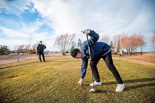 MIKAELA MACKENZIE / WINNIPEG FREE PRESS
	
Connor Kehler tees off with Aaron Klein at the Southside Golf Course, which is open in December for the first time ever due to the unusually mild weather, on Thursday, Dec. 7, 2023. 
Winnipeg Free Press 2023