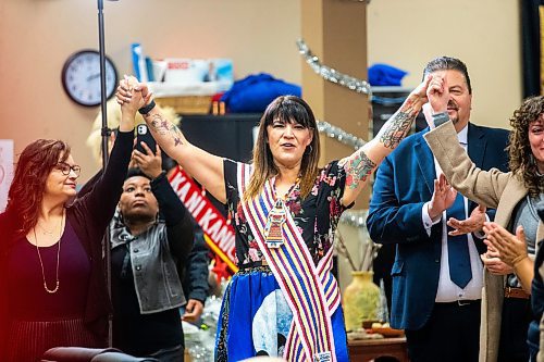 MIKAELA MACKENZIE / WINNIPEG FREE PRESS
	
Housing, addictions and homelessness minister Bernadette Smith raises her arms at the end of an impromptu round dance at the launch of the new MMIWG licence plates at Ka Ni Kanichih on Friday, Dec. 8, 2023. For Malak story.
Winnipeg Free Press 2023