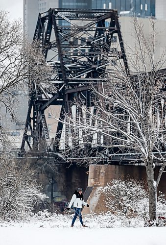 JOHN WOODS / WINNIPEG FREE PRESS
A person walks in Elzear-Goulet Memorial Park Sunday, December 10, 2023. 

Reporter: Tyler