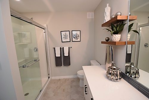 Todd Lewys / Winnipeg Free Press
The ensuite &#x2014; which is anchored by a five-foot walk-in shower &#x2014; exudes a calm, comforting feel.