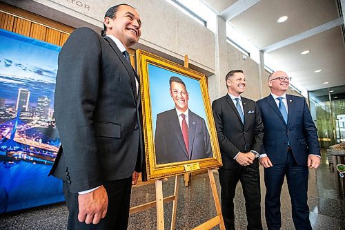 MIKAELA MACKENZIE / WINNIPEG FREE PRESS
	
Premier Wab Kinew (left), former mayor Brian Bowman, and mayor Scott Gillingham pose for a photo at the unveiling of Bowman&#x573; mayoral portrait at City Hall on Monday, Dec. 11, 2023.
Winnipeg Free Press 2023