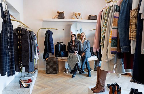 MIKE DEAL / WINNIPEG FREE PRESS
Jordan Blair (right) and Rachel Solomon (left), co-owners of So Over It Luxury Consignment, at 782 Corydon Avenue.
See Gabrielle Piche story
231211 - Monday, December 11, 2023.