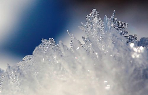 Large crystals of frost form on the top of recently-fallen snow around the shore of Lake Clementi on Monday morning. (Matt Goerzen/The Brandon Sun)