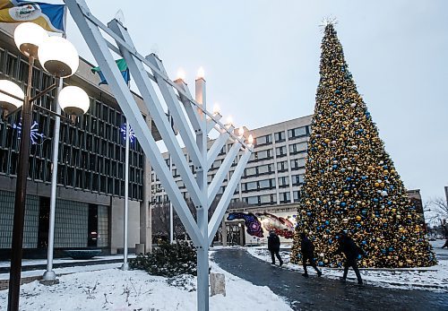 JOHN WOODS / WINNIPEG FREE PRESS
A menorah has been replaced at Winnipeg&#x2019;s city hall Monday, December 11, 2023. The city and police removed the menorah this past weekend.

Reporter: rollason