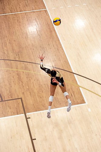 BROOK JONES / WINNIPEG FREE PRESS
University of Manitoba Bisons left side Raya Surinx delivers a jump spin serve during the third set against the visiting Mount Royal Cougars in Canada West women's volleyball action inside Investors Group Athletic Centre at the University of Manitoba Fort Garry campus in Winnipeg, Man., Friday, Nov. 17, 2023. The Bisons earned a 3-0 (25-13, 25-19, 25-21) victory over the Cougars.