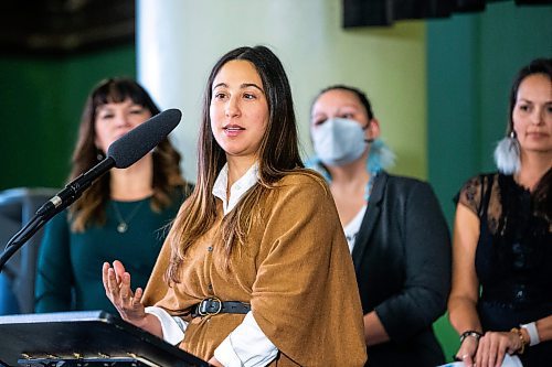 MIKAELA MACKENZIE / WINNIPEG FREE PRESS
	
Dr. Camisha Mayes, Aboriginal Health and Wellness Centre medical director, speaks about the RAAM clinic at the Aboriginal Health and Wellness Centre on Tuesday, Dec. 12, 2023. For Danielle story.
Winnipeg Free Press 2023