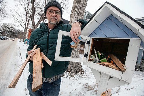 JOHN WOODS / WINNIPEG FREE PRESS
Wolseley resident Tim Osmond has switched his tiny library into a tiny pantry with food and kindling and is photographed outside his home Tuesday, December 12, 2023. Osmond decided to switch over when he saw someone take the books that used to fill the library and head to the river to where he presumes the books were used as kindling to like a fire at an encampment.

Reporter: nicole