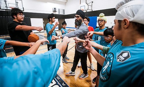 JOHN WOODS / WINNIPEG FREE PRESS
Sukhvir Singh, coach of the Attack Basketball program, coaches a practice at OV Jewitt Elementary School Tuesday, December 12, 2023. Basketball has seen an increase in players, but more officials, coaches, and volunteers are needed.

Reporter: taylor