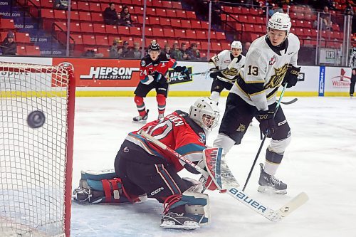 13122023
Roger McQueen #13 of the Brandon Wheat Kings watches as netminder Jari Kykkanen #31 of the Kelowna Rockets deflects a shot on net during WHL action at Westoba Place on Wednesday evening.   (Tim Smith/The Brandon Sun)