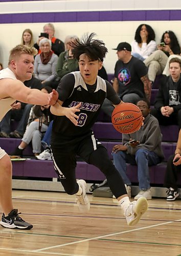Vincent Massey Vikings guard Andy Qui drives against the Yorkton Raiders during their opening game of the BSSI at Massey on Thursday. (Thomas Friesen/The Brandon Sun)