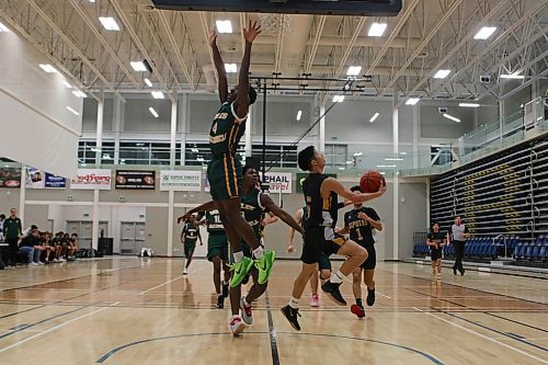 Garden City Gophers Isaiah Deng fakes out Miles Macdonell's Elijah Dawkins for a layup attempt during their opening game of the BSSI at Massey on Thursday. (Thomas Friesen/The Brandon Sun)