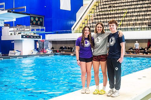 MIKAELA MACKENZIE / WINNIPEG FREE PRESS
	
Leia Berman (left), Zita Bernatsky and Attila Bernatsky, who are all competing in the Winter Senior National diving championships this weekend, at the Pan Am pool on Thursday, Dec. 14, 2023. For Josh story.
Winnipeg Free Press 2023