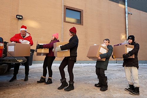 14122023
Grade 7-8 students from Oak Lake Community School help load Christmas Hampers into waiting vehicles while volunteering at the Brandon &amp; Westman Christmas Cheer Registry on Thursday. Volunteers fanned out across Westman on Wednesday and Thursday to deliver hampers.
(Tim Smith/The Brandon Sun)
