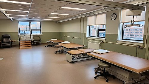 DANIELLE DASILVA / WINNIPEG FREE PRESS

A new acute stroke unit at the Health Sciences Centre will accept its first patients on Monday. The unit includes a gym space where patients can work with physiotherapists as part their rehabilitation.

Friday, December 15, 2023.