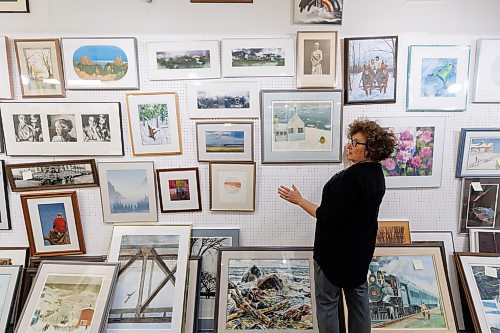 MIKE DEAL / WINNIPEG FREE PRESS
Amy Karlinsky, Visual Arts Consultant, Sport Culture Heritage and Tourism, sorts art work in the Art Collection office in the Manitoba Legislative Building.
231207 - Thursday, December 07, 2023.