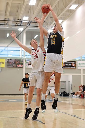 16122023
Crue Gard #15 of the Garden City Gophers leaps to let a shot off on net during the Gophers 20th annual Brandon Sun Spartan Invitational game against the Estevan Elecs at the Brandon University Healthy Living Centre on Friday.
(Tim Smith/The Brandon Sun)