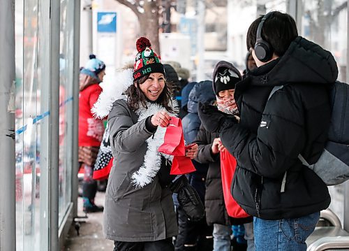 JOHN WOODS / WINNIPEG FREE PRESS
Lisa Morantz, director with Urban Wagons and other volunteers hand out Christmas goodies and gifts to people on Graham Avenue in Winnipeg Sunday, December 17, 2023. 

Reporter: gabby