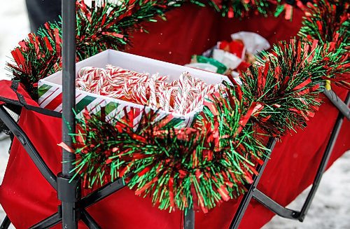 JOHN WOODS / WINNIPEG FREE PRESS
Volunteers with Urban Wagons get their wagons ready before they head out to hand out Christmas goodies and gifts to people on Graham Avenue in Winnipeg Sunday, December 17, 2023. 

Reporter: gabby