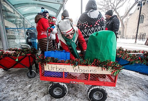 JOHN WOODS / WINNIPEG FREE PRESS
Karen Hammarstrand fills a cup with hot chocolate as other volunteers with Urban Wagons hand out Christmas goodies and gifts to people on Graham Avenue in Winnipeg Sunday, December 17, 2023. 

Reporter: gabby