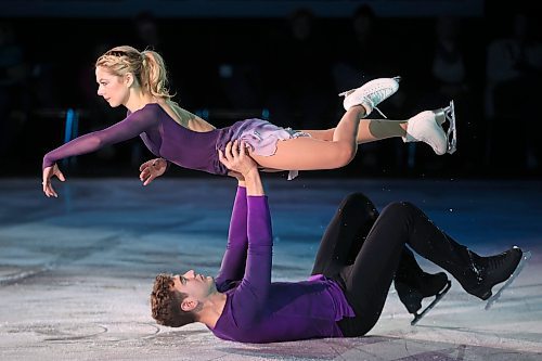 17122023
Alexa Knierim and Brandon Frazier perform together during the Stars On Ice 2023 Holiday Tour stop at Westoba Place in Brandon on Sunday. 
(Tim Smith/The Brandon Sun)