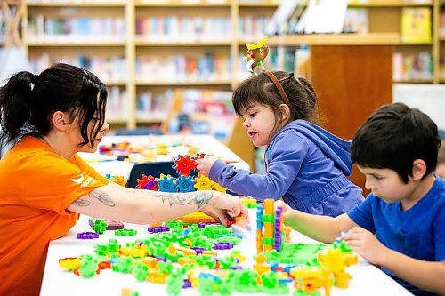 MIKAELA MACKENZIE / WINNIPEG FREE PRESS
	
Marley Woods (left) and her daughter, Annabella Knott (five), take part in the Young Designer Program at Weston School on Wednesday, Dec. 13, 2023. For Maggie story.
Winnipeg Free Press 2023