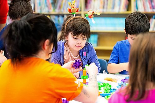 MIKAELA MACKENZIE / WINNIPEG FREE PRESS
	
Annabella Knott (five) takes part in the Young Designer Program at Weston School on Wednesday, Dec. 13, 2023. For Maggie story.
Winnipeg Free Press 2023