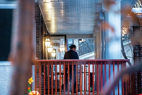 MIKAELA MACKENZIE / WINNIPEG FREE PRESS
	
Wab Kinew leaves his house before sunrise on Friday, Dec. 15, 2023. For Maggie story.
Winnipeg Free Press 2023