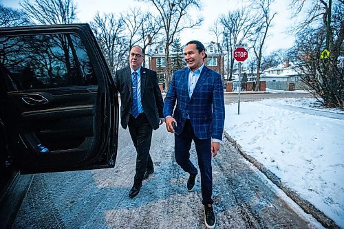 MIKAELA MACKENZIE / WINNIPEG FREE PRESS
	
Wab Kinew steps into the RCMP first thing in the morning on Friday, Dec. 15, 2023. For Maggie story.
Winnipeg Free Press 2023