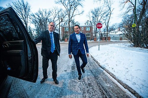 MIKAELA MACKENZIE / WINNIPEG FREE PRESS
	
Wab Kinew steps into the RCMP first thing in the morning on Friday, Dec. 15, 2023. For Maggie story.
Winnipeg Free Press 2023