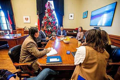 MIKAELA MACKENZIE / WINNIPEG FREE PRESS
	
Wab Kinew has a morning meeting with senior staff at his office on Friday, Dec. 15, 2023. For Maggie story.
Winnipeg Free Press 2023