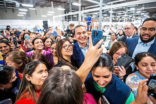 MIKAELA MACKENZIE / WINNIPEG FREE PRESS
	
Wab Kinew takes selfies with employees during a tour of the Canada Goose factory on Friday, Dec. 15, 2023. For Maggie story.
Winnipeg Free Press 2023
