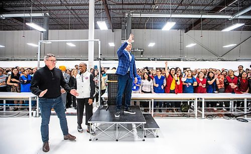 MIKAELA MACKENZIE / WINNIPEG FREE PRESS
	
Wab Kinew makes a short speech to employees during a tour of the Canada Goose factory on Friday, Dec. 15, 2023. For Maggie story.
Winnipeg Free Press 2023