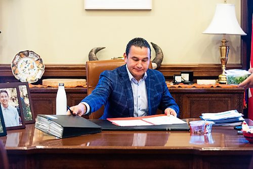 MIKAELA MACKENZIE / WINNIPEG FREE PRESS
	
Wab Kinew looks through urgent papers and a correspondence folder in his office on Friday, Dec. 15, 2023. For Maggie story.
Winnipeg Free Press 2023