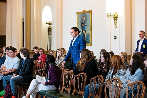 MIKAELA MACKENZIE / WINNIPEG FREE PRESS
	
Wab Kinew speaks to students at the legislative building on Friday, Dec. 15, 2023. For Maggie story.
Winnipeg Free Press 2023